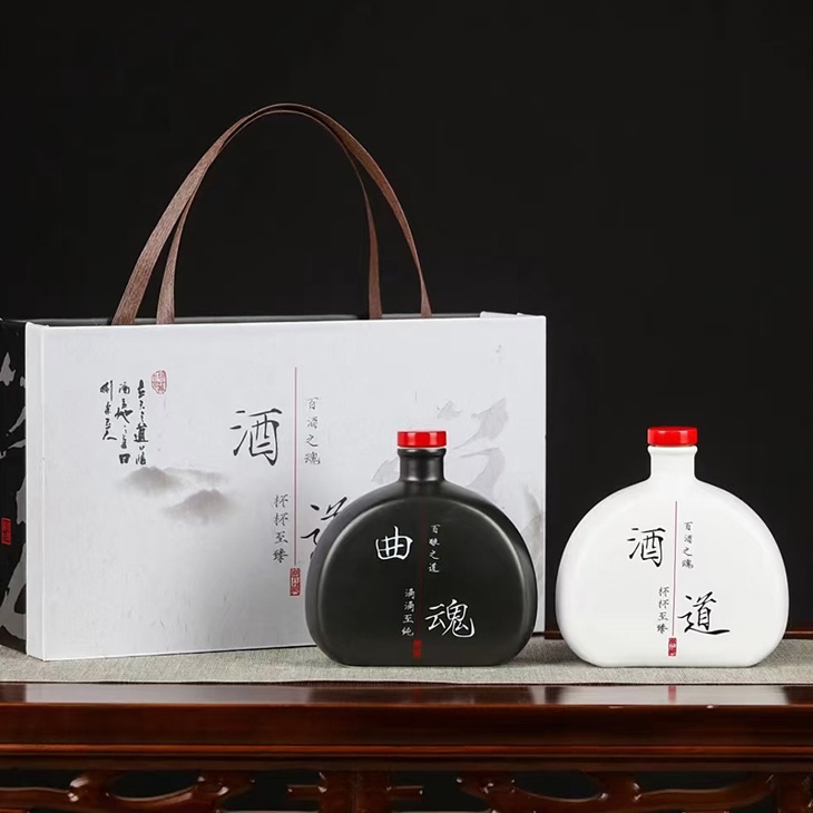 1斤黑白小陶瓷酒坛礼盒（酒道）(图1)